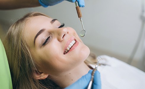 Patient receiving oral cancer screening